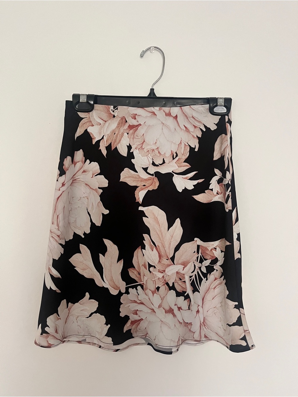 Babaton-Floral A-Line Skirt - Black with Blush Pink Floral